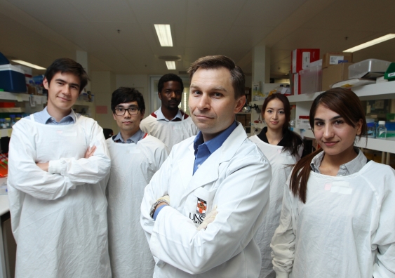 Professor David Sinclair and his team at the UNSW lab.