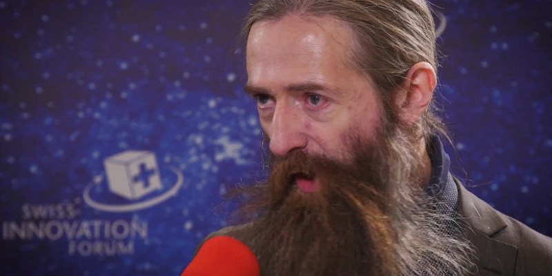 Video screenshot of Aubrey de Grey discussing his revolutionary plans to reverse aging